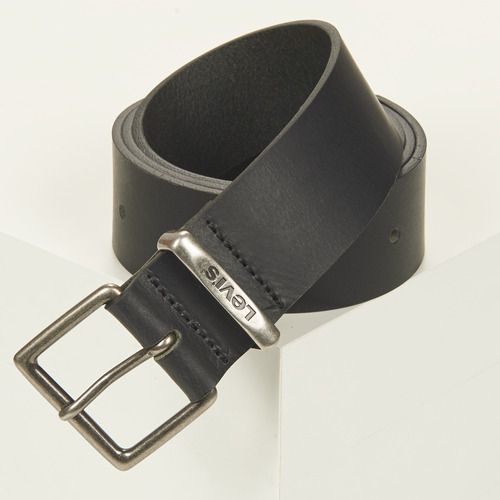 Cintura Uomo Levis KEEPER BELT REGULAR in colore Nero, realizzata in materiale resistente e di alta qualità. Perfetta per completare il tuo look casual o elegante, questa cintura è un accessorio fondamentale per ogni guardaroba maschile. Design versatile con logo Levis per uno stile autentico e distintivo. Acquista ora la tua Cintura Uomo Levis KEEPER BELT REGULAR in Nero e aggiungi un tocco di classe al tuo outfit!