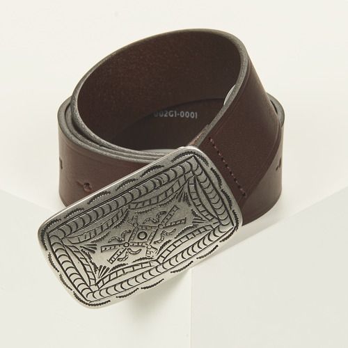 Cintura Uomo Levis WESTERN PLAQUE BELT Marrone in pelle di alta qualità, elegante e pratica, ideale per ogni occasione. Design classico con fibbia distintiva Levis, perfetta per completare il tuo look. Disponibile online per un acquisto facile e veloce.