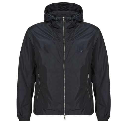 Giubbotto Armani Exchange XM000342 Marine per uomo, stile moderno e alla moda. Realizzato con materiali di alta qualità, questo giubbotto è ideale per ogni occasione. Scopri il comfort e l'eleganza dei giubbotti uomo Armani Exchange.