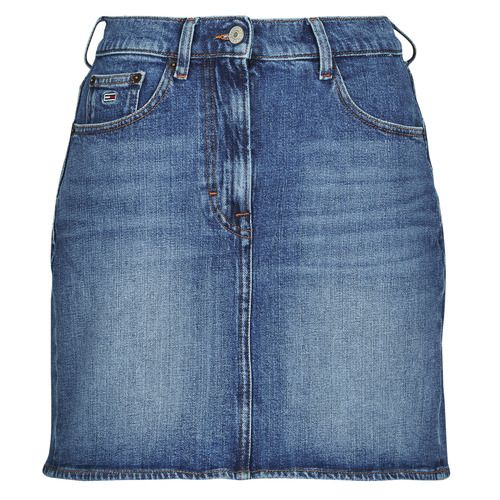 Gonna corta donna Tommy Jeans MOM SKIRT BI0134 in blu, realizzata in tessuto di alta qualità. Design moderno e versatile, ideale per outfit casual o eleganti. Perfetta per la stagione primaverile ed estiva, si abbina facilmente con top e accessori. Acquista ora per un look alla moda!