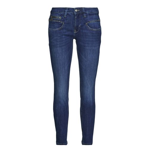 Jeans Slim Donna Freeman T.Porter ALEXA CROPPED S-SDM Blu, dal design moderno e alla moda, ideali per outfit casual e versatili. Realizzati in denim di alta qualità, offrono comfort e vestibilità impeccabile. Perfetti per ogni occasione, questi jeans si abbinano facilmente a t-shirt, camicie o giacche. Scegli il tuo stile con i jeans ALEXA CROPPED di Freeman T.Porter e fai una dichiarazione di moda.