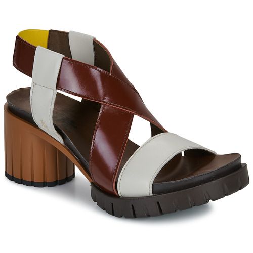 Décolleté Donna MALIBU Multicolore, elegante scarpa da donna con design moderno e vivace. Questa calzatura è perfetta per ogni occasione, grazie alla sua versatilità e comfort. Realizzata con materiali di alta qualità, offre stile e praticità. Acquista ora il tuo paio di Décolleté MALIBU per un look sofisticato e alla moda.