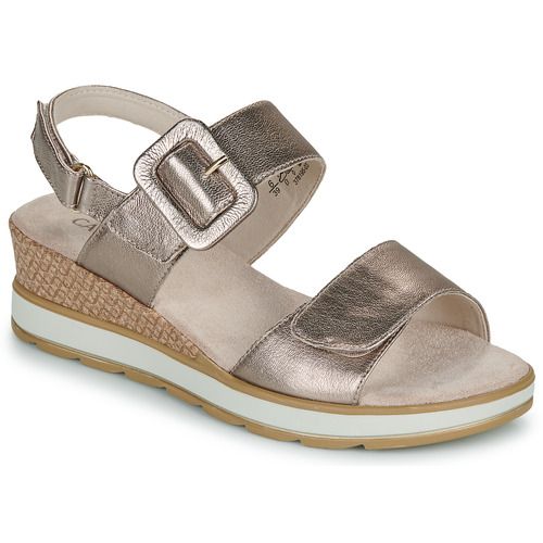 Sandali Donna Caprice BERNADETTE, design elegante e alla moda, disponibili in diverse misure. Ideali per ogni occasione, perfetti per l'estate e eventi casual. Comfort superiore e stile senza tempo per completare il tuo outfit. Perfetti per passeggiate e uscite.