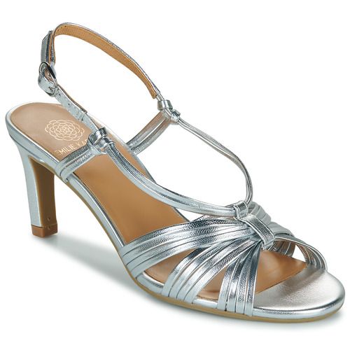 Sandali Karston ELISEE Argento per Donna, eleganti e alla moda, con design moderno. Perfetti per ogni occasione, questi sandali offrono comfort e stile, ideali per la stagione estiva. Acquista ora i tuoi sandali Karston ELISEE Argento e valorizza il tuo look!