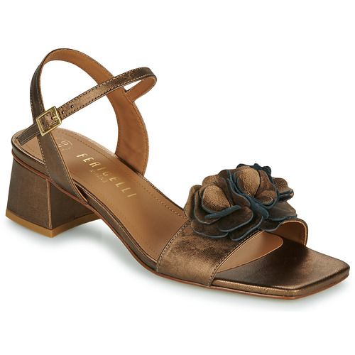 Sandali Donna Fericelli FLORA Marrone - Eleganti e confortevoli sandali in pelle marrone, ideali per ogni occasione estiva. Design alla moda con cinturino, perfetti per completare il tuo look. Notare la qualità artigianale e il comfort, rendendoli un must-have nel tuo guardaroba. 