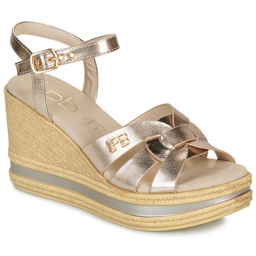Sandali Donna Les Petites Bombes LEANA Oro, eleganti e trendy, perfetti per outfit estivi. Design raffinato e materiali di alta qualità, ideali per occasioni speciali o passeggiate in città. Comfort e stile uniti in un'unica calzatura. Acquista ora i Sandali LEANA Oro per un look sofisticato e alla moda.