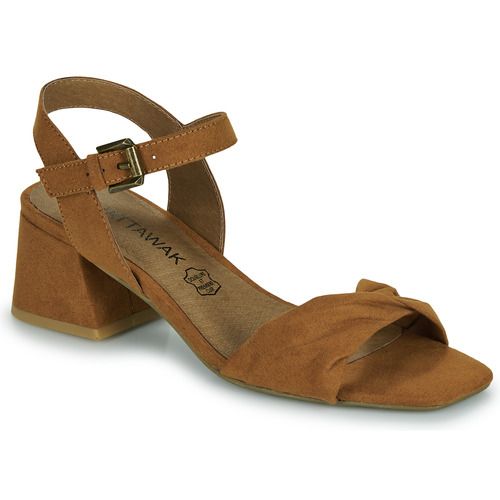 Sandali Chattawak LORENA Marrone per Donna, eleganti e confortevoli, perfetti per ogni occasione. Design moderno e versatile, ideali per l'estate e le passeggiate in città. Realizzati con materiali di alta qualità per garantire durata e stile. Acquista ora i sandali Chattawak LORENA Marrone e completa il tuo look estivo!