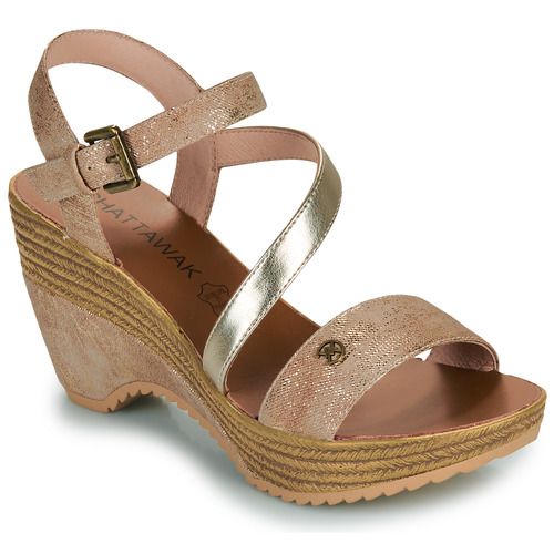 Sandali Chattawak MAELLE Marrone per donna, eleganti e comfortevoli, ideali per la stagione estiva. Design alla moda con dettagli raffinati, perfetti per abbinamenti casual o più chic. Valorizza il tuo look con questi sandali versatili e trendy. Perfetti per passeggiate, serate estive e occasioni speciali.