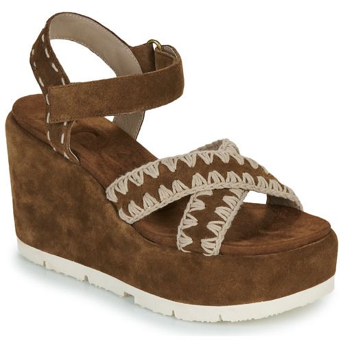 Sandali Donna Marrone MU.SW711000A di Mou, eleganti e comodi, ideali per ogni occasione estiva. Realizzati con materiali di alta qualità, questi sandali offrono un ottimo supporto e un design trendy. Perfetti da abbinare a vestiti e pantaloni, questi sandali sono un must-have per il tuo guardaroba. Disponibili nella colorazione marrone, aggiungono un tocco di stile al tuo look.