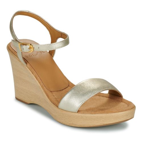 Sandali Unisa RITA Oro per donna, eleganti e alla moda. Realizzati in materiali di alta qualità, questi sandali sono perfetti per occasioni speciali e uscite estive. Design raffinato con dettagli lucidi che aggiungono un tocco di classe. Ideali per abbinare a vestiti estivi o pantaloni leggeri. Disponibili in oro, i sandali Unisa RITA sono la scelta perfetta per chi cerca comfort e stile senza compromessi. Acquista ora per completare il tuo look con un accessorio must-have!