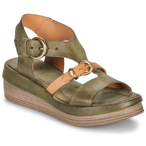 Sandali Airstep / A.S.98 SALIS SANDALS da donna in pelle, con design elegante e moderno. Ideali per ogni occasione, questi sandali offrono comfort e stile. Perfetti da abbinare a vestiti estivi o jeans, rappresentano una scelta versatile per il guardaroba femminile. Disponibili in diverse misure per garantire una calzata perfetta. Acquista ora i Salis Sandals per un look alla moda e confortevole.