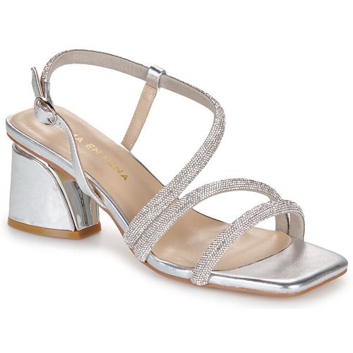Sandali ALMA EN PENA V250956 in color Argento per donna, eleganti e moderni. Design raffinato con dettagli unici, ideali per occasioni speciali o look casual. Comodi e alla moda, perfetti per completare il tuo outfit estivo. Acquista ora i sandali Argento ALMA EN PENA V250956 e rendi il tuo stile inconfondibile.