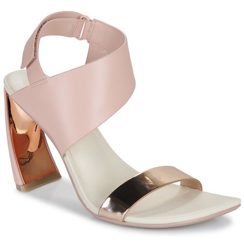 Sandali Donna United Nude ZUMA SANDAL HI, eleganti e moderni, con design innovativo e suola comoda, ideali per outfit estivi. Perfetti per ogni occasione, uniscono stile e confort per un look impeccabile. Scopri la collezione per un tocco di moda contemporanea.