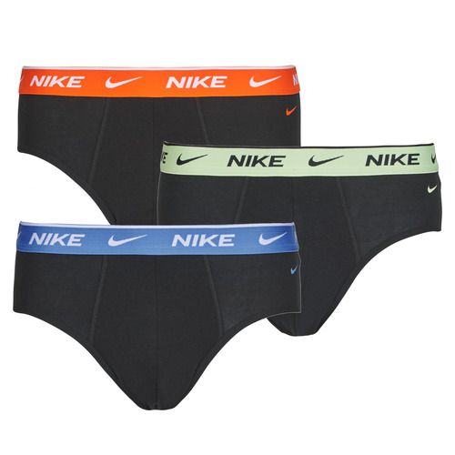 Slip Uomo Nike BRIEF 3PK Nero, confezione di tre slip in cotone morbido e traspirante, ideale per comfort quotidiano. Design semplice ed elegante, perfetto per ogni occasione. Acquista ora gli slip Nike per uno stile sportivo e raffinato.
