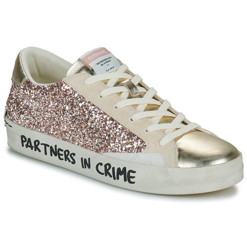 Sneakers basse Donna Crime London DISTRESSED Oro, eleganti e trendy, perfette per ogni occasione. Queste sneakers alla moda combinano comfort e stile con il loro design unico e il colore oro accattivante. Ideali per outfit casual e chic, rappresentano una scelta perfetta per chi cerca scarpe di alta qualità e tendenze attuali. Acquista ora le tue Crime London DISTRESSED Oro per un look irresistibile!