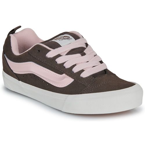 Sneakers basse Vans Knu Skool Marrone per donna, design trendy e versatile, perfette per ogni look casual. Queste scarpe offrono comfort e stile, ideali per l'uso quotidiano. Acquista ora le Vans Knu Skool Marrone e completa il tuo outfit con un tocco di originalità.