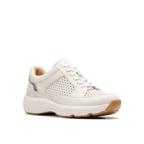Sneakers basse Clarks Tivoli Walk Bianco per donna, caratterizzate da un design elegante e versatile. Realizzate in materiali di alta qualità, queste scarpe offrono comfort e stile per ogni esigenza quotidiana. Perfette per abbinamenti casual o chic, le Clarks Tivoli Walk sono ideali per completare il tuo guardaroba.