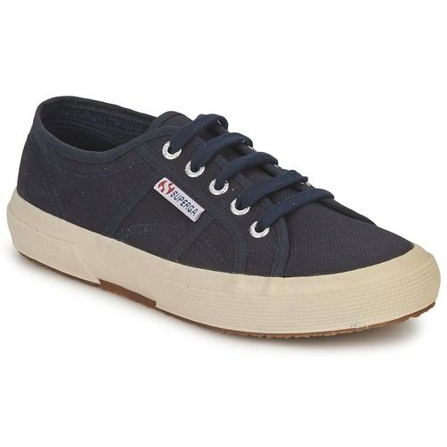 Sneakers Uomo Superga 2750 CLASSIC Blu, eleganti e versatili, perfette per il tuo stile quotidiano. Design iconico e comfort eccezionale, queste scarpe si abbinano facilmente a qualsiasi outfit. Acquista ora le Superga 2750 CLASSIC Blu per un look alla moda e duraturo.