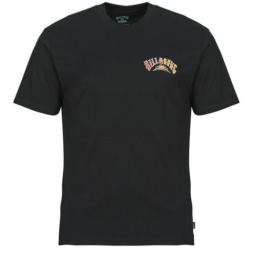 T-shirt maniche corte Uomo Billabong THROWBACK REGULAR SS di colore Nero, ideale per un look casual e alla moda. Realizzata con materiali di alta qualità, questa maglietta offre comfort e stile per ogni occasione. Perfetta per gli amanti dello streetwear e degli outfit estivi. Acquista ora la tua Billabong THROWBACK REGULAR SS e aggiungi un tocco di originalità al tuo guardaroba.