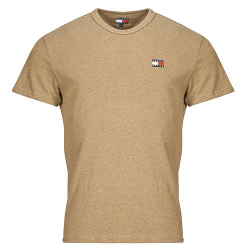T-shirt uomo Tommy Jeans TJM REG BADGE TEE EXT Marrone, maniche corte, ideale per un look casual e alla moda. Realizzata con materiali di alta qualità, questa t-shirt è perfetta per ogni occasione. Aggiungi un tocco di stile al tuo guardaroba con la tee firmata Tommy Jeans. Disponibile in diverse taglie.