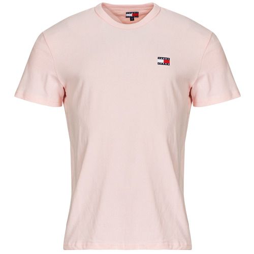 T-shirt uomo Tommy Jeans TJM REG BADGE TEE EXT rosa, maniche corte, moda casual, stile trendy, ideale per l'abbigliamento estivo. Perfetta combinazione di comfort e design contemporaneo, adatta per ogni occasione. Disponibile online per un look alla moda.