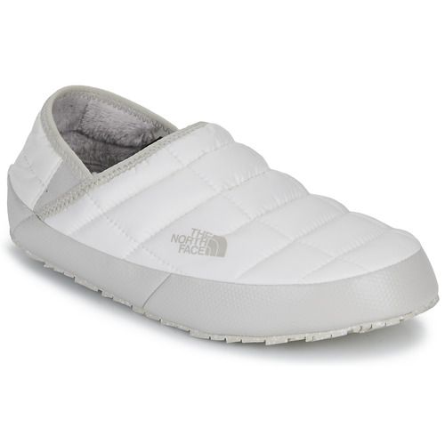 Ciabatta da donna The North Face Thermoball Traction Mule V di colore bianco, ideale per il comfort e il calore. Perfetta per l'uso interno ed esterno, con suola antiscivolo per una migliore trazione. Acquista ora per un'esperienza di calzatura versatile e accogliente.