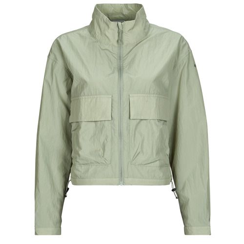 Giacca a vento Columbia PARACUTIE CROPPED CARGO WINDBREAKER Verde per donna, dal design moderno e versatile. Realizzata con materiali leggeri e resistenti, offre protezione contro il vento e la pioggia. Perfetta per attività all'aperto e il tempo libero, questa giacca combina stile e funzionalità. Disponibile in verde, è ideale per chi ricerca un look casual senza rinunciare alla praticità.