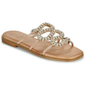 Ciabatta da donna Exé Shoes 543-ORO-LEATHER-NATURAL in color beige, realizzata in pelle di alta qualità, perfetta per un look chic e casual. Ideale per delle passeggiate estive e le occasioni informali. Scarpe eleganti e comode, un must-have per il tuo guardaroba. Acquista ora online!