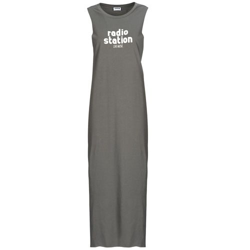 Abito lungo Donna Noisy May NMMAX in morbido tessuto, caratterizzato da un design elegante e versatile, ideale per ogni occasione. Perfetto per le serate estive o per eventi speciali, questo abito valorizza la figura con una vestibilità comoda. Disponibile in diverse taglie, è un must-have nel guardaroba femminile. Acquista ora l'abito lungo Noisy May NMMAX e aggiungi un tocco di stile al tuo look!