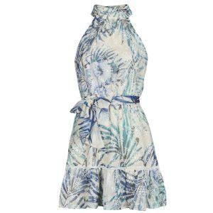 Abito corto Donna Guess DANILE FLARE Multicolore, elegante e trendy, perfetto per ogni occasione. Realizzato con materiali di alta qualità, questo vestito presenta un design moderno e colorato, ideale per l'estate. Aggiungi un tocco di stile al tuo guardaroba con questo versatile abito. Disponibile in diverse taglie per adattarsi a ogni silhouette. Acquista ora il tuo Guess DANILE FLARE Multicolore e fai colpo ovunque!