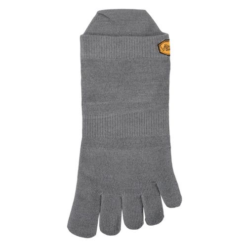 Calze sportive uomo Vibram Fivefingers ATHLETIC NO SHOW in grigio, ideali per attività all'aperto e palestra. Comfort e traspirabilità unite a un design innovativo, perfette per ogni sport. Scopri la versatilità delle calze Vibram Fivefingers per un'esperienza unica e performante.