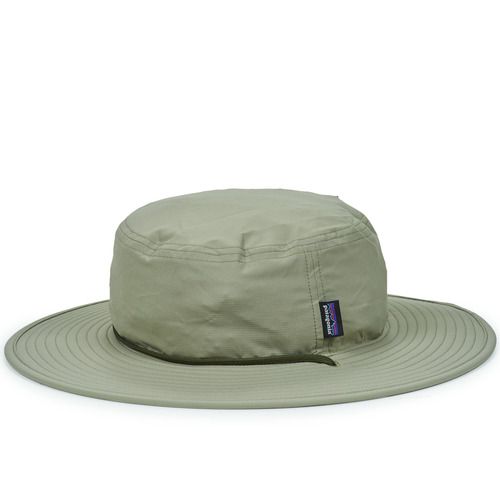 Cappello uomo Patagonia PATAGONIA BRIMMER in verde, perfetto per attività all'aperto. Design elegante e funzionale, ideale per trekking e avventure estive. Protezione solare e comfort assicurati. Acquista ora il tuo cappello Patagonia per uno stile unico e pratico.