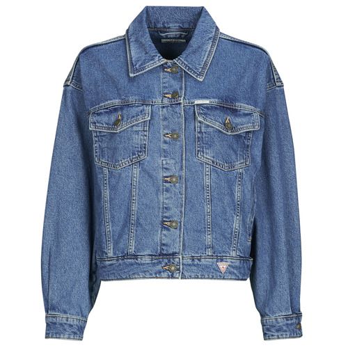Giacca in jeans donna Guess OVERSIZE TRUCKER JACKET, modello oversized con design trendy, perfetta per outfit casual e alla moda. Ideale per la stagione primaverile, con dettagli accattivanti e vestibilità comoda. Aggiungi un tocco di stile al tuo guardaroba con questa giacca versatile.