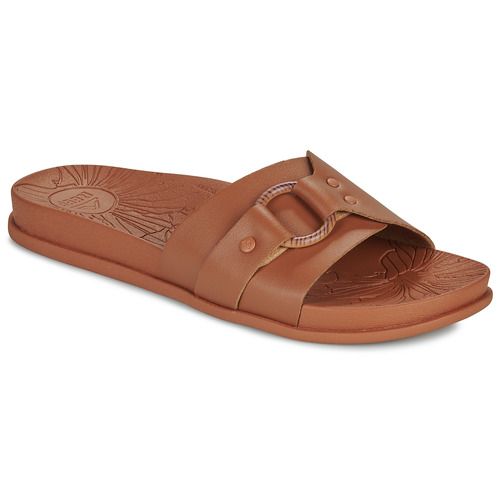 Sandali donna Reef CUSHION SOHO CRUZ, caratterizzati da un design elegante e confortevole. Realizzati con materiali di alta qualità, offrono una suola imbottita per un massimo comfort durante l'uso quotidiano. Perfetti per le giornate estive, questi sandali sono ideali per le passeggiate al mare o per completare un look casual-chic. Scegli i sandali Reef CUSHION SOHO CRUZ per un'eleganza senza tempo e un comfort ineguagliabile.