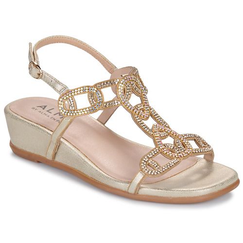 Sandali donna ALMA EN PENA V2551773 in oro, eleganti e versatili, ideali per ogni occasione. Design raffinato con dettagli ricercati, perfetti per completare il tuo outfit estivo. Acquista ora i tuoi sandali oro ALMA EN PENA per un tocco di classe e stile.