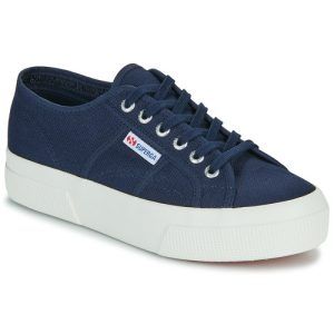 Sneakers basse Donna Superga 2740 PLATFORM in colore marine, con suola platform per un look trendy e comodo. Perfette per ogni occasione, queste sneakers sono ideali per un outfit casual e alla moda. Acquista ora le Superga 2740 PLATFORM Marine e completa il tuo stile!