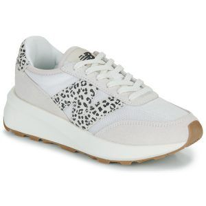Sneakers basse New Balance 370 Beige per donna, eleganti e alla moda, ideali per il comfort quotidiano. Queste scarpe versatili si abbinano facilmente a qualsiasi outfit, perfette per ogni occasione. Acquista online le New Balance 370 Beige e aggiungi stile e comodità al tuo guardaroba.