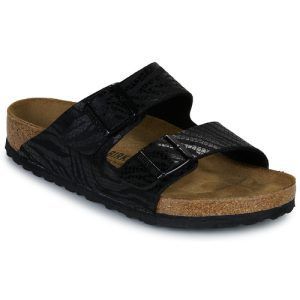 Ciabatta da donna BIRKENSTOCK Arizona SYN Soft Zebra Black, elegante e confortevole, perfetta per ogni occasione. Realizzata con materiali di alta qualità e un design moderno a strisce zebrate, offre un comfort superiore grazie alla sua suola morbida. Ideale per l'estate, questa ciabatta unisce stile e funzionalità, rendendola un must-have per il tuo guardaroba. Acquista ora la BIRKENSTOCK Arizona SYN Soft Zebra Black e aggiungi un tocco di classe ai tuoi look estivi.