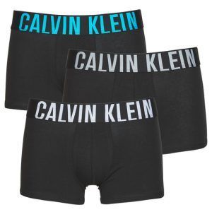 Boxer uomo Calvin Klein Jeans TRUNK 3PK Nero, set di tre boxer eleganti e confortevoli, realizzati in cotone morbido. Design moderno e logo Calvin Klein, ideale per il comfort quotidiano. Perfetti per un look sofisticato e casual, questi boxer sono un must-have nel guardaroba maschile. Disponibile nella taglia giusta per ogni uomo. Acquista ora e arricchisci il tuo stile con il meglio di Calvin Klein.