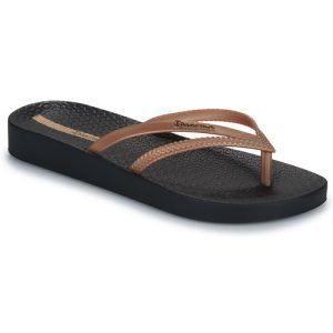 Infradito Ipanema BOSSA SOFT V FEM per donna, caratterizzate da un design elegante e confortevole. Perfette per l'estate, queste infradito offrono un'ottima ammortizzazione e uno stile trendy, ideali per passeggiate in spiaggia o uscite informali. Disponibili in diverse colorazioni, queste infradito sono un must-have per ogni collezione estiva. Scegli Ipanema per un look fashion e una calzata comoda.