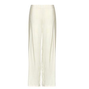 Pigiami e camicie da notte Donna Calvin Klein Jeans VISCOSE PANT, realizzati in morbida viscosa per un comfort eccezionale. Design elegante e moderno, perfetto per il relax notturno. Scopri la qualità e lo stile distintivo di Calvin Klein per un look che unisce praticità e moda. Disponibile in diverse taglie, ideale per chi cerca pigiami trendy e confortevoli. Perfetto per regali speciali o per rinnovare il proprio set di notte.