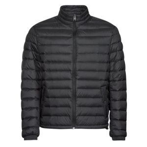 Piumino Uomo BOSS CHORUS Nero, elegante e caldo, perfetto per l'inverno. Realizzato con materiali di alta qualità, offre comfort e stile. Indispensabile per chi cerca un look raffinato e moderno. Ideale per outfit casual e formali, questo piumino è un must-have per ogni guardaroba maschile. Acquista ora il Piumino Uomo BOSS CHORUS Nero e scopri il perfetto connubio tra moda e funzionalità.