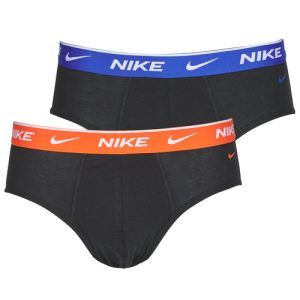 Slip Uomo Nike BRIEF 2PK Nero, design elegante e confortevole, ideale per ogni occasione. Realizzato in materiali di alta qualità per garantire durata e comodità. Perfetto per chi cerca stile e praticità. Acquista ora il tuo set di slip Nike e scopri il comfort quotidiano.