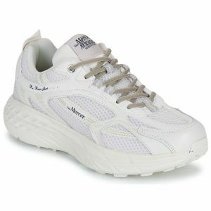Sneakers Uomo Mercer Amsterdam THE RE RUN MAX SUEDE Bianco, eleganti e trendy, perfette per ogni occasione. Realizzate in suede di alta qualità, offrono comfort e stile. Ideali per un look casual e contemporaneo. Acquista ora le Mercer Amsterdam per aggiungere un tocco di classe al tuo guardaroba.