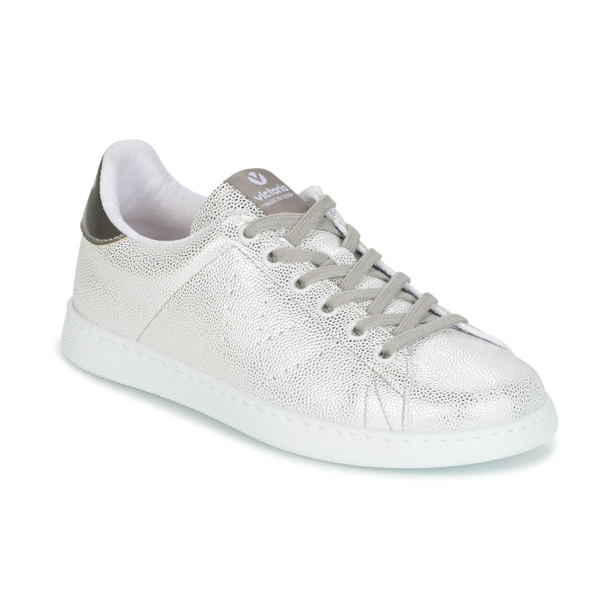 Sneakers basse da donna Victoria DEPORTIVO TEJIDO FANTASIA, caratterizzate da un design elegante e trendy. Realizzate in tessuto fantasia, queste scarpe offrono comfort e stile per ogni occasione. Perfette per un look casual e alla moda, ideali per chi cerca qualità e originalità. Acquista ora le sneakers Victoria per un tocco di classe nel tuo guardaroba.