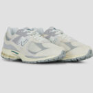 New Balance 2002 Beige Low Sneakers Women - 2