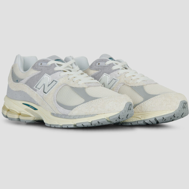 New Balance 2002 Beige Low Sneakers Women - 2