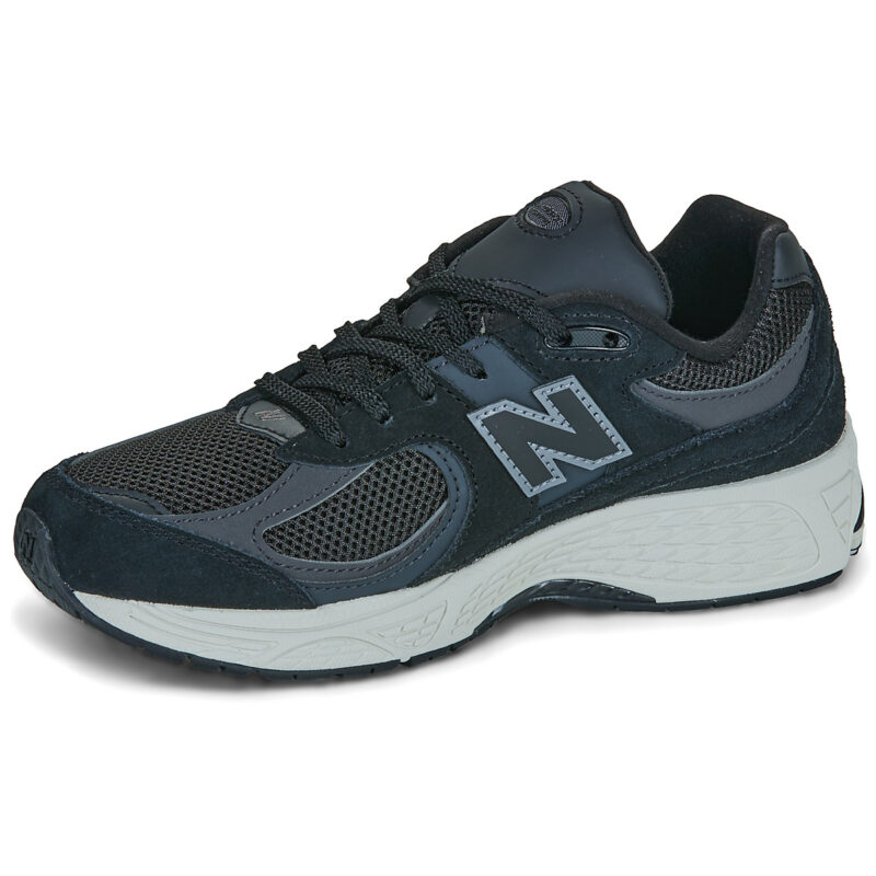 New Balance 2002 Schwarze Sneaker f&uuml;r Kinder - Gr&ouml;&szlig;e 4