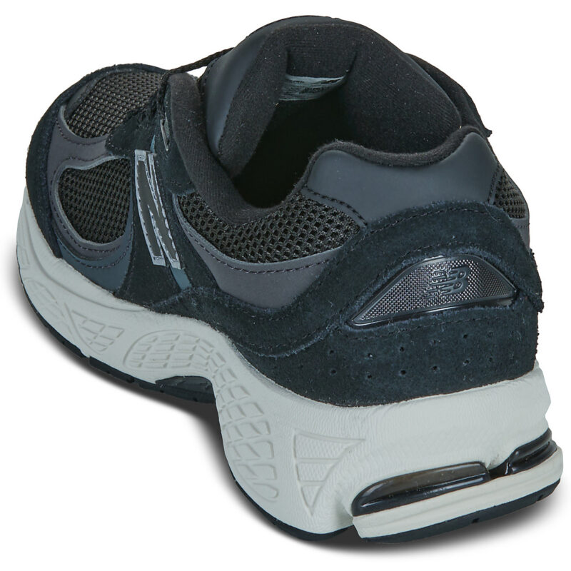 New Balance 2002 Schwarze Sneaker f&uuml;r Kinder - Gr&ouml;&szlig;e 5