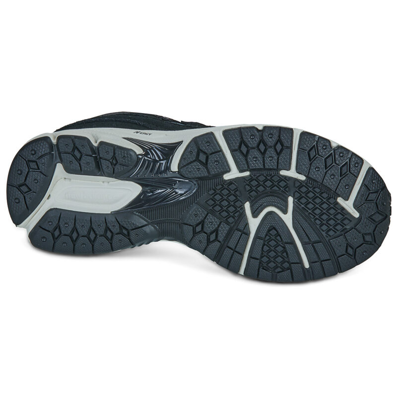 New Balance 2002 Schwarze Sneaker f&uuml;r Kinder - Gr&ouml;&szlig;e 7